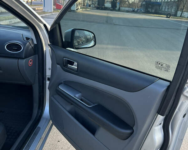 Сірий Форд Фокус, об'ємом двигуна 1.56 л та пробігом 330 тис. км за 3700 $, фото 9 на Automoto.ua