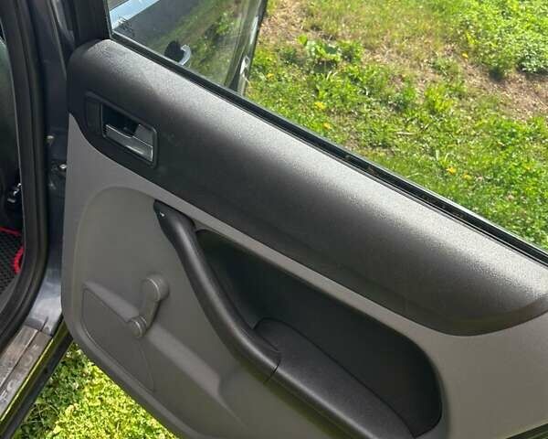 Серый Форд Фокус, объемом двигателя 1.8 л и пробегом 293 тыс. км за 5000 $, фото 11 на Automoto.ua