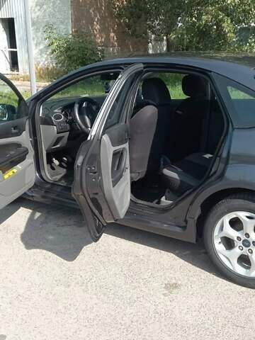 Сірий Форд Фокус, об'ємом двигуна 1.6 л та пробігом 325 тис. км за 5400 $, фото 5 на Automoto.ua