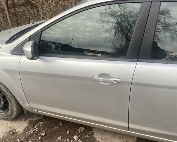 Серый Форд Фокус, объемом двигателя 1.6 л и пробегом 260 тыс. км за 4200 $, фото 17 на Automoto.ua