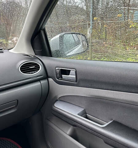 Серый Форд Фокус, объемом двигателя 1.6 л и пробегом 240 тыс. км за 5000 $, фото 36 на Automoto.ua