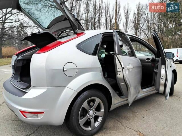 Серый Форд Фокус, объемом двигателя 1.6 л и пробегом 188 тыс. км за 4990 $, фото 21 на Automoto.ua