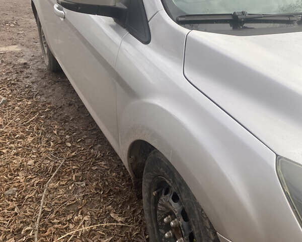 Серый Форд Фокус, объемом двигателя 1.6 л и пробегом 260 тыс. км за 4200 $, фото 5 на Automoto.ua