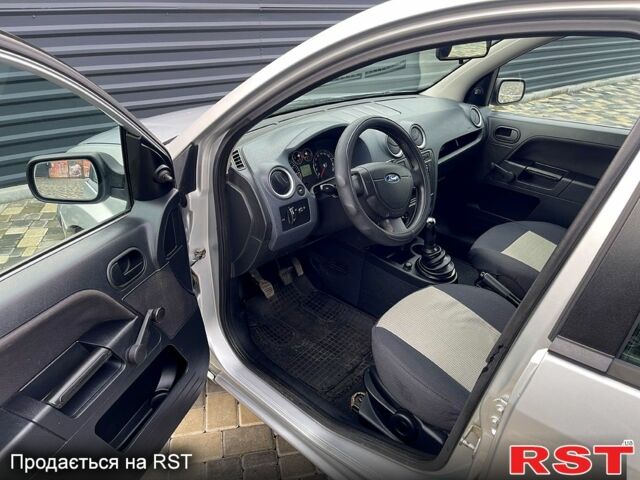 Серый Форд Фокус, объемом двигателя 1.4 л и пробегом 133 тыс. км за 3700 $, фото 6 на Automoto.ua