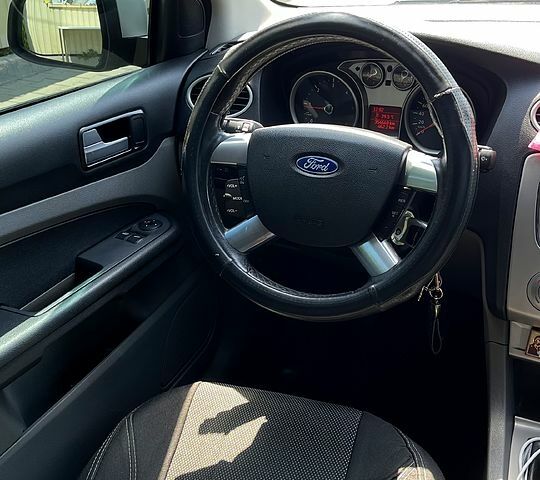 Серый Форд Фокус, объемом двигателя 1.8 л и пробегом 333 тыс. км за 5200 $, фото 8 на Automoto.ua