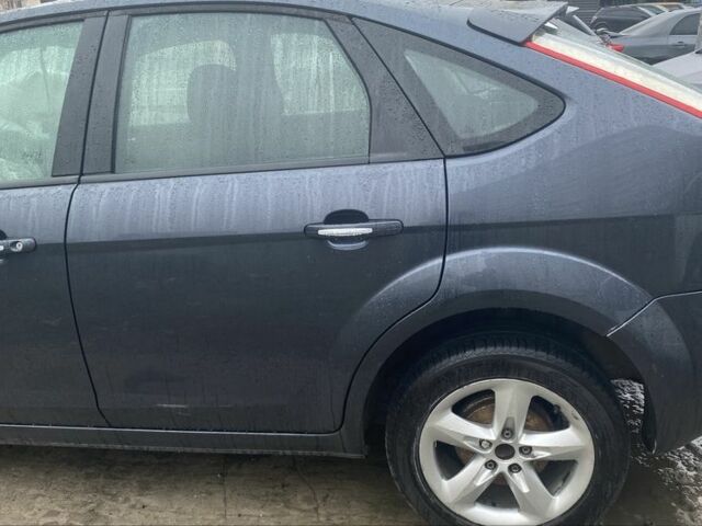 Серый Форд Фокус, объемом двигателя 1.6 л и пробегом 333 тыс. км за 1161 $, фото 1 на Automoto.ua