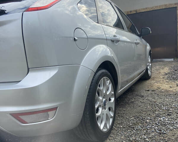 Серый Форд Фокус, объемом двигателя 1.6 л и пробегом 260 тыс. км за 5400 $, фото 4 на Automoto.ua