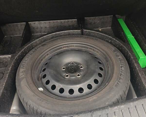 Сірий Форд Фокус, об'ємом двигуна 1.6 л та пробігом 236 тис. км за 4900 $, фото 11 на Automoto.ua