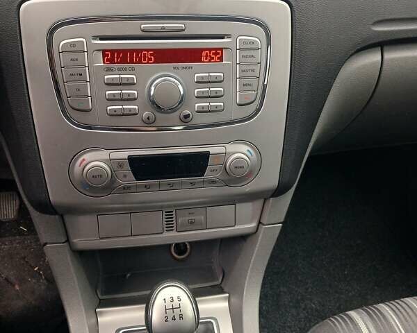 Сірий Форд Фокус, об'ємом двигуна 1.6 л та пробігом 236 тис. км за 4900 $, фото 5 на Automoto.ua