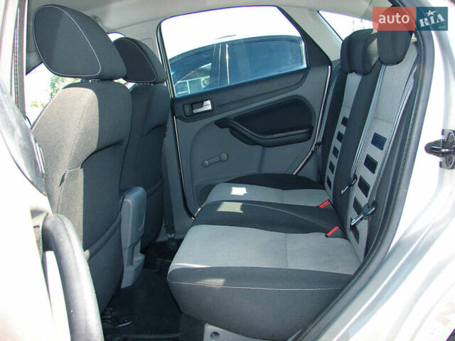Серый Форд Фокус, объемом двигателя 1.6 л и пробегом 177 тыс. км за 5750 $, фото 11 на Automoto.ua