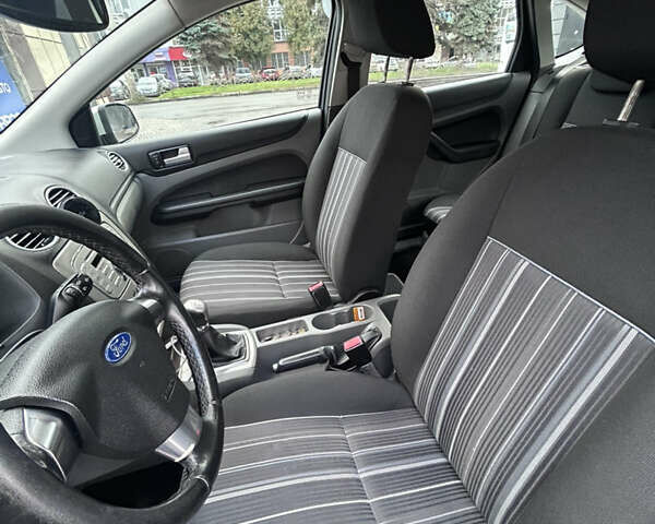 Форд Фокус 2009 у Хмельницькому на Automoto.ua Сірий Форд Фокус, об'ємом двигуна 1.6 л та пробігом 316 тис. км за 4600 $, фото 15 на Automoto.ua