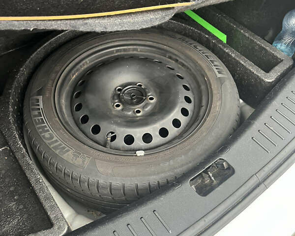 Серый Форд Фокус, объемом двигателя 1.6 л и пробегом 237 тыс. км за 6000 $, фото 14 на Automoto.ua