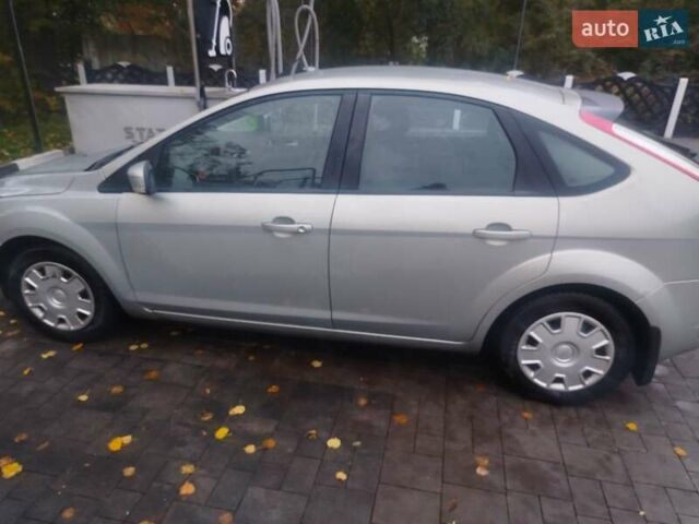 Серый Форд Фокус, объемом двигателя 1.39 л и пробегом 235 тыс. км за 4300 $, фото 2 на Automoto.ua