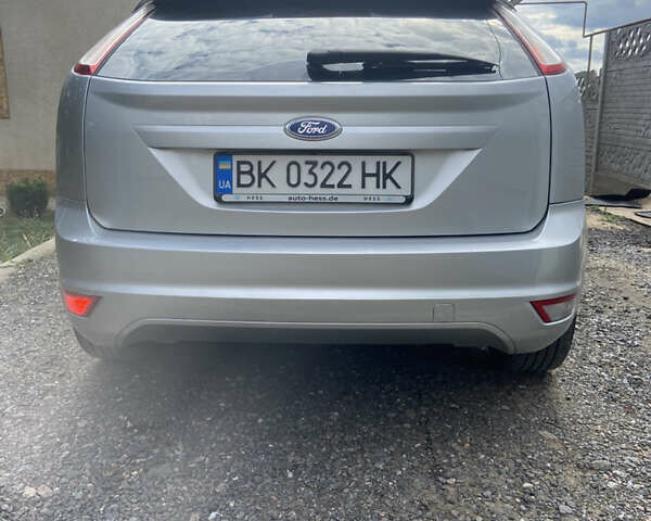 Серый Форд Фокус, объемом двигателя 1.6 л и пробегом 260 тыс. км за 5400 $, фото 3 на Automoto.ua