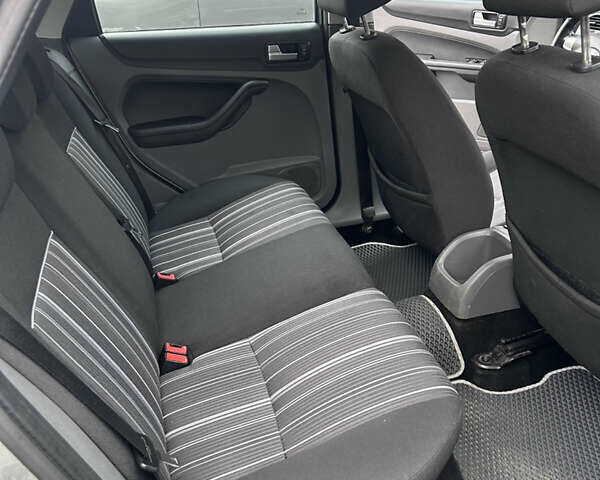 Форд Фокус 2009 у Хмельницькому на Automoto.ua Сірий Форд Фокус, об'ємом двигуна 1.6 л та пробігом 316 тис. км за 4600 $, фото 23 на Automoto.ua