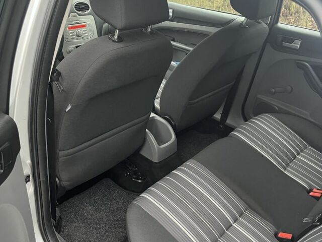 Серый Форд Фокус, объемом двигателя 1.6 л и пробегом 237 тыс. км за 6300 $, фото 6 на Automoto.ua