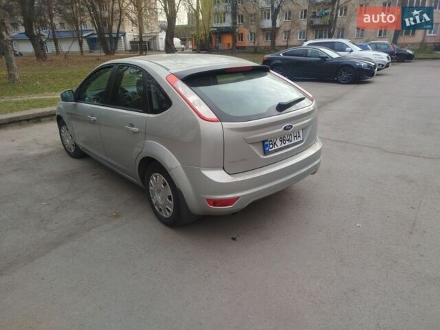 Серый Форд Фокус, объемом двигателя 1.4 л и пробегом 252 тыс. км за 3850 $, фото 5 на Automoto.ua