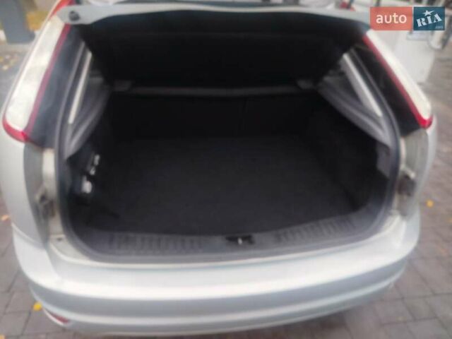 Серый Форд Фокус, объемом двигателя 1.39 л и пробегом 235 тыс. км за 4300 $, фото 1 на Automoto.ua