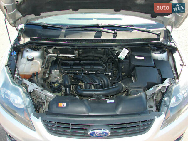 Сірий Форд Фокус, об'ємом двигуна 1.6 л та пробігом 177 тис. км за 5650 $, фото 16 на Automoto.ua