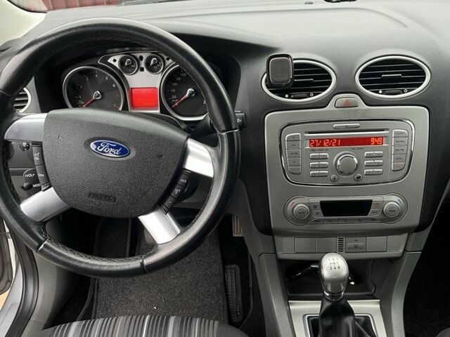 Серый Форд Фокус, объемом двигателя 1.6 л и пробегом 237 тыс. км за 6300 $, фото 7 на Automoto.ua