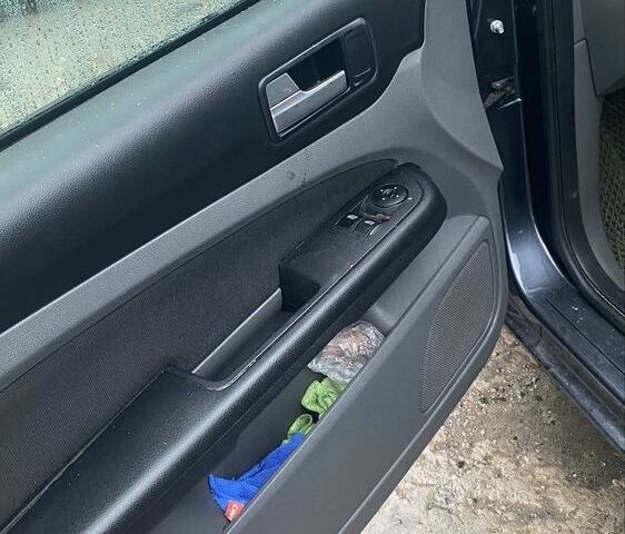 Серый Форд Фокус, объемом двигателя 1.6 л и пробегом 333 тыс. км за 1161 $, фото 17 на Automoto.ua