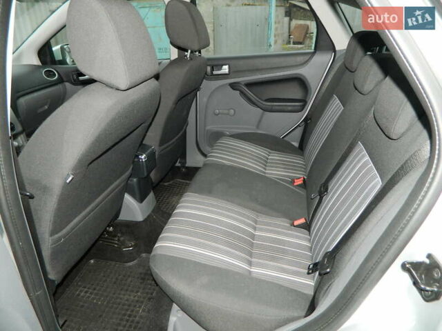 Серый Форд Фокус, объемом двигателя 1.6 л и пробегом 197 тыс. км за 6500 $, фото 8 на Automoto.ua