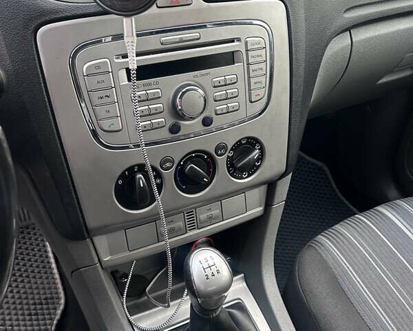 Форд Фокус 2009 у Хмельницькому на Automoto.ua Сірий Форд Фокус, об'ємом двигуна 1.6 л та пробігом 316 тис. км за 4600 $, фото 18 на Automoto.ua