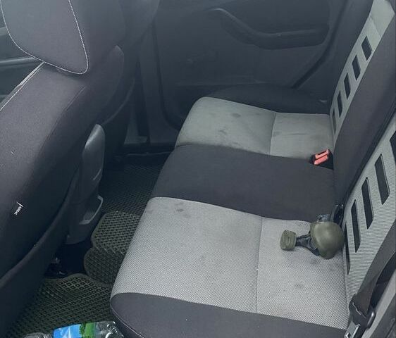 Серый Форд Фокус, объемом двигателя 1.6 л и пробегом 333 тыс. км за 1161 $, фото 11 на Automoto.ua