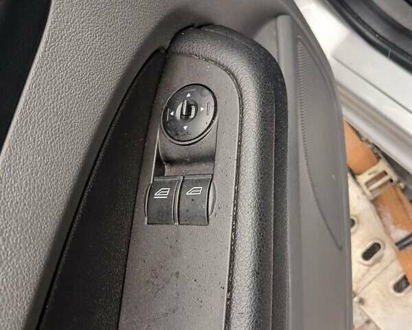 Сірий Форд Фокус, об'ємом двигуна 1.6 л та пробігом 236 тис. км за 4900 $, фото 10 на Automoto.ua