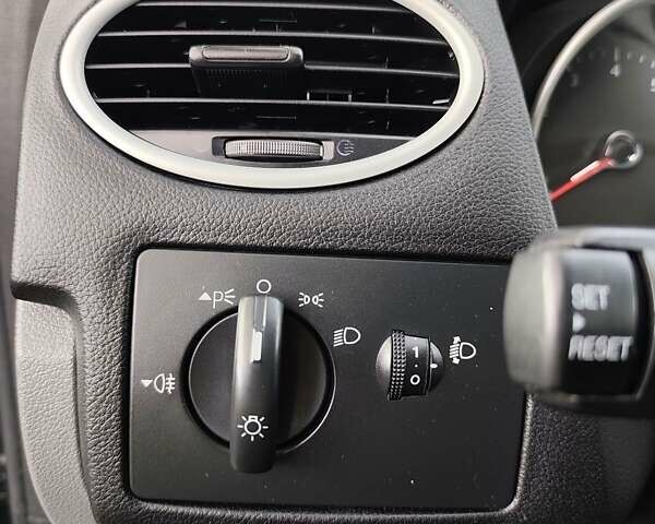 Форд Фокус 2009 у Ковель на Automoto.ua Сірий Форд Фокус, об'ємом двигуна 1.6 л та пробігом 227 тис. км за 4750 $, фото 24 на Automoto.ua