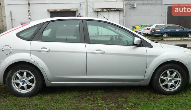 Серый Форд Фокус, объемом двигателя 1.6 л и пробегом 197 тыс. км за 6500 $, фото 4 на Automoto.ua