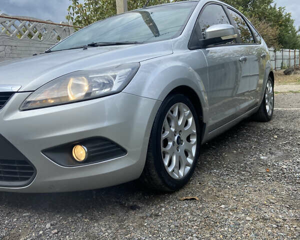 Серый Форд Фокус, объемом двигателя 1.6 л и пробегом 260 тыс. км за 5400 $, фото 2 на Automoto.ua