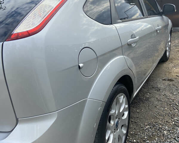 Серый Форд Фокус, объемом двигателя 1.6 л и пробегом 260 тыс. км за 5400 $, фото 5 на Automoto.ua