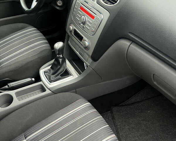 Серый Форд Фокус, объемом двигателя 1.6 л и пробегом 237 тыс. км за 6000 $, фото 8 на Automoto.ua