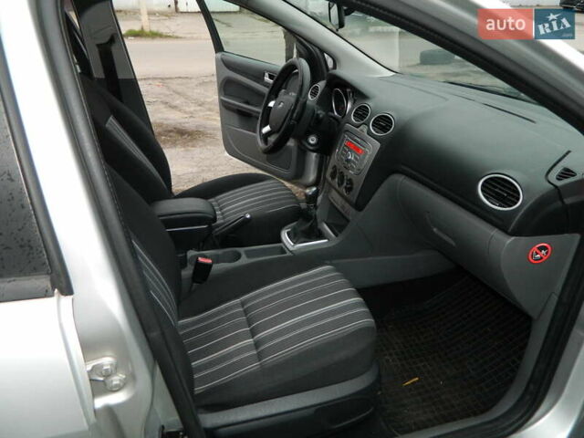 Серый Форд Фокус, объемом двигателя 1.6 л и пробегом 197 тыс. км за 6500 $, фото 9 на Automoto.ua