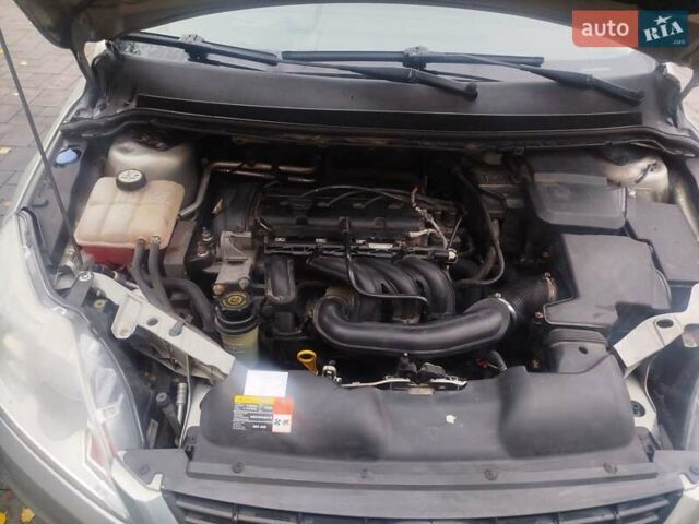 Серый Форд Фокус, объемом двигателя 1.39 л и пробегом 235 тыс. км за 4300 $, фото 5 на Automoto.ua