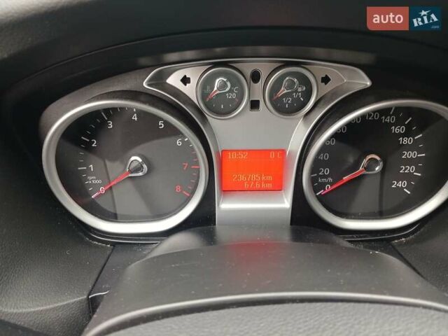 Сірий Форд Фокус, об'ємом двигуна 1.6 л та пробігом 236 тис. км за 4900 $, фото 6 на Automoto.ua