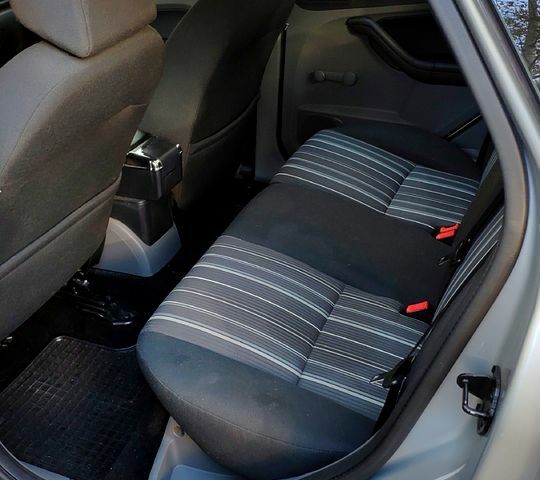 Серый Форд Фокус, объемом двигателя 1.6 л и пробегом 197 тыс. км за 6700 $, фото 11 на Automoto.ua