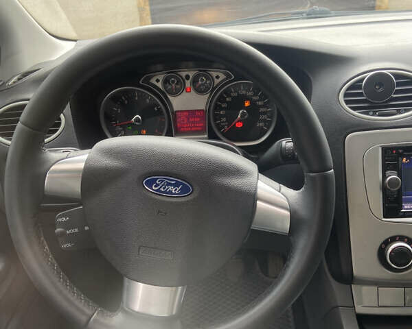 Серый Форд Фокус, объемом двигателя 1.6 л и пробегом 260 тыс. км за 5400 $, фото 12 на Automoto.ua