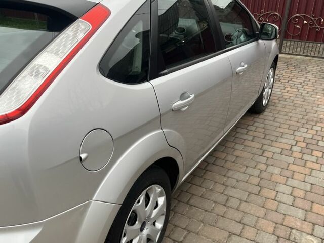 Серый Форд Фокус, объемом двигателя 1.6 л и пробегом 237 тыс. км за 6300 $, фото 5 на Automoto.ua