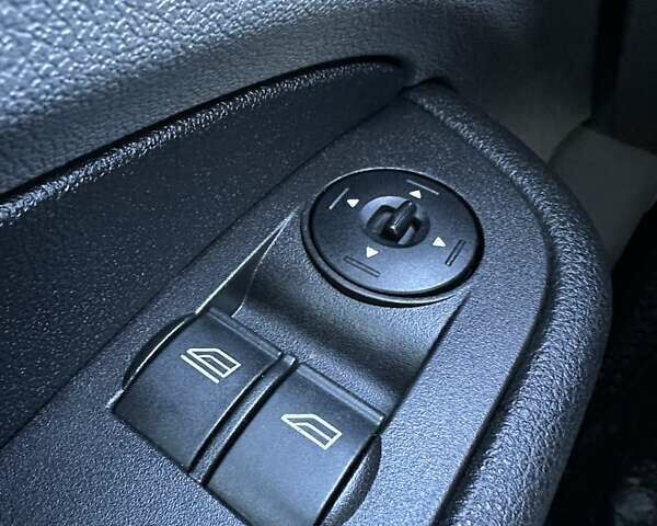 Сірий Форд Фокус, об'ємом двигуна 1.6 л та пробігом 244 тис. км за 5300 $, фото 25 на Automoto.ua