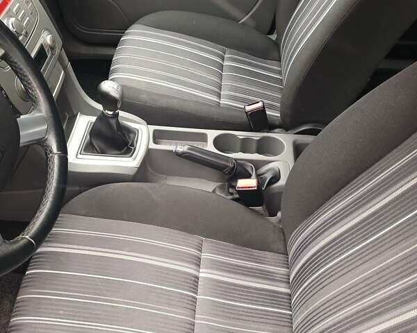 Сірий Форд Фокус, об'ємом двигуна 1.6 л та пробігом 236 тис. км за 4900 $, фото 8 на Automoto.ua