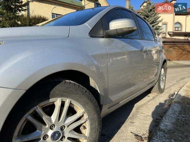 Серый Форд Фокус, объемом двигателя 2 л и пробегом 270 тыс. км за 2999 $, фото 6 на Automoto.ua
