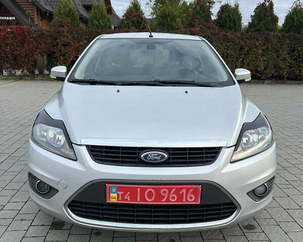 Форд Фокус 2009 у Стрые на Automoto.ua Сірий Форд Фокус, об'ємом двигуна 1.6 л та пробігом 221 тис. км за 5750 $, фото 1 на Automoto.ua