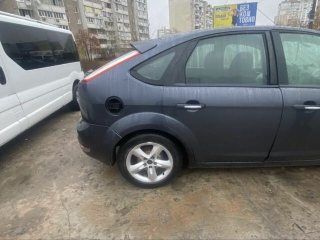 Серый Форд Фокус, объемом двигателя 1.6 л и пробегом 333 тыс. км за 1161 $, фото 4 на Automoto.ua