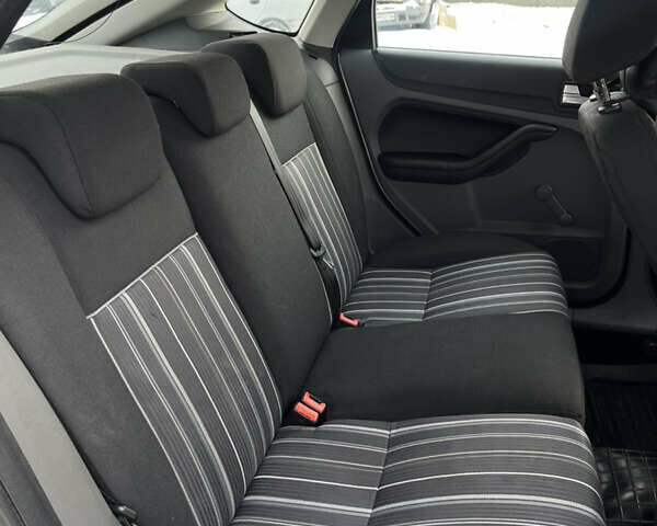 Сірий Форд Фокус, об'ємом двигуна 1.6 л та пробігом 296 тис. км за 4600 $, фото 10 на Automoto.ua