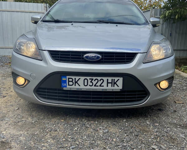 Серый Форд Фокус, объемом двигателя 1.6 л и пробегом 260 тыс. км за 5400 $, фото 1 на Automoto.ua
