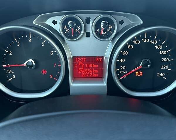 Сірий Форд Фокус, об'ємом двигуна 1.6 л та пробігом 244 тис. км за 5300 $, фото 28 на Automoto.ua