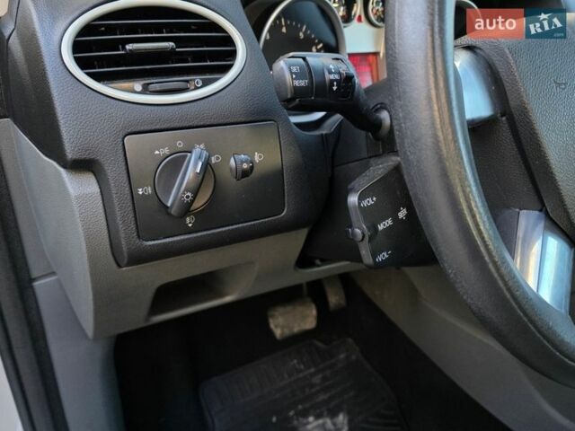 Сірий Форд Фокус, об'ємом двигуна 1.6 л та пробігом 144 тис. км за 5950 $, фото 24 на Automoto.ua