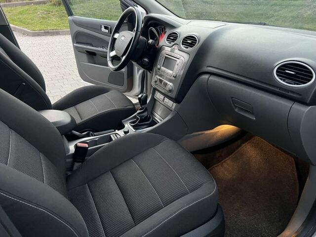 Сірий Форд Фокус, об'ємом двигуна 1.6 л та пробігом 221 тис. км за 5750 $, фото 14 на Automoto.ua